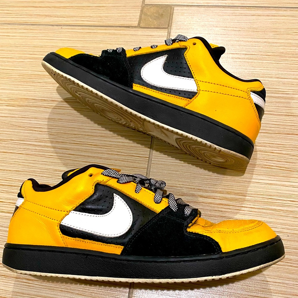 Nike SB  Zoom Team Edition New York Taxi Sneakers